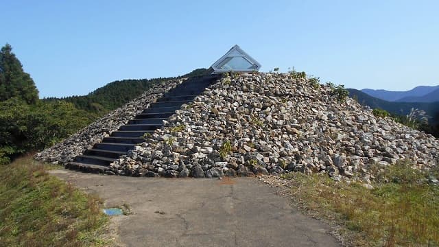 愛媛県西予市の笠置峠古墳