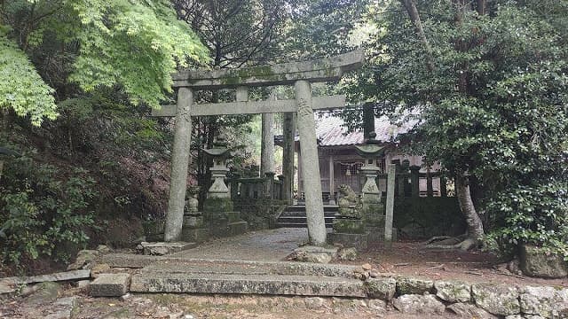 愛媛県西予市の伊予遍路道（明石寺境内）