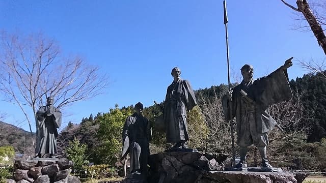 高知県高岡郡の維新の門
