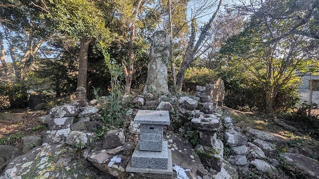 長崎県松浦市の対馬小太郎の墓