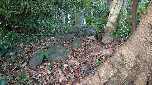 長崎県壱岐市の遣新羅使・雪連宅満の墓