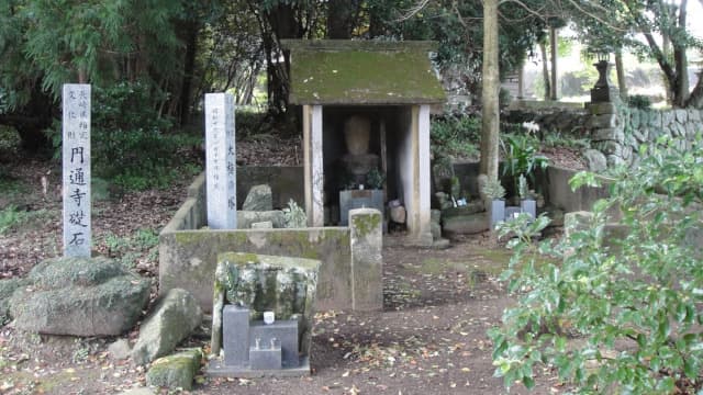 長崎県の円通寺門礎石