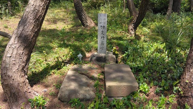 長崎県の加津佐町砂原のキリシタン墓碑（2基）