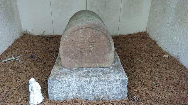 長崎県の口之津町白浜のキリシタン墓碑