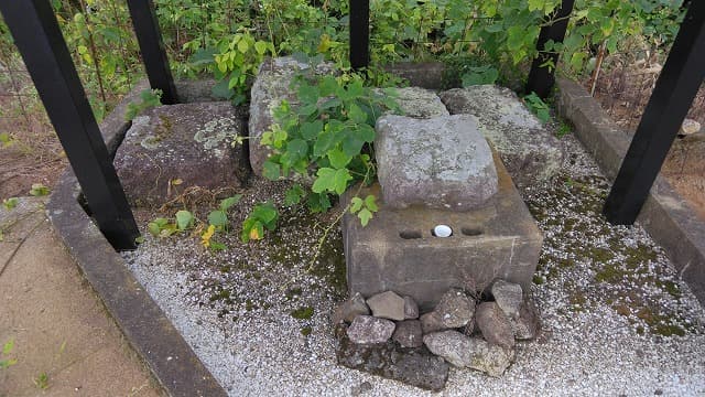 長崎県の西有家町里坊のキリシタン墓碑