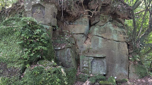 熊本県熊本市の円台寺磨崖仏群