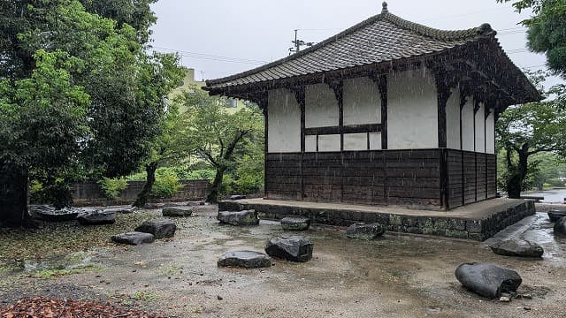 熊本県菊池市の正観寺の礎石群