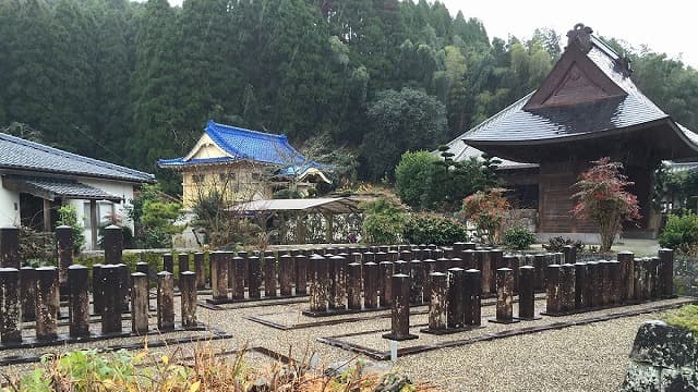 熊本県玉名郡の下岩官軍墓地