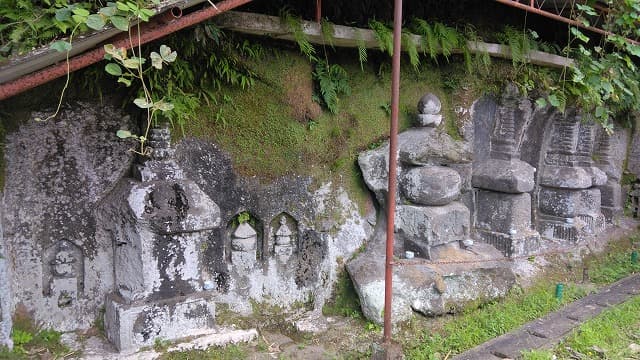 大分県の磨崖石塔