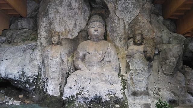 大分県の臼杵磨崖仏附日吉塔、嘉応二年在銘五輪塔、承安二年在銘五輪塔