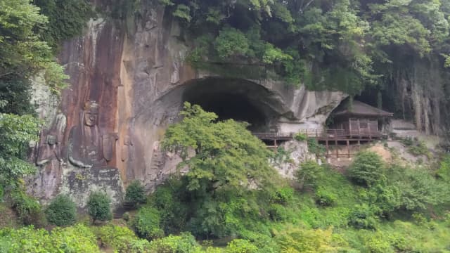 大分県の普光寺磨崖仏