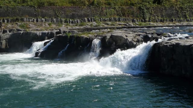 大分県玖珠郡の三日月の滝