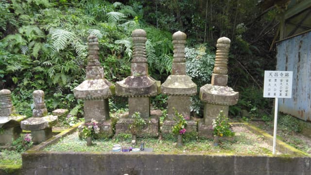 宮崎県宮崎市の島津家久と豊久墓