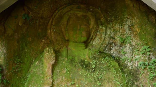 宮崎県の本庄石仏