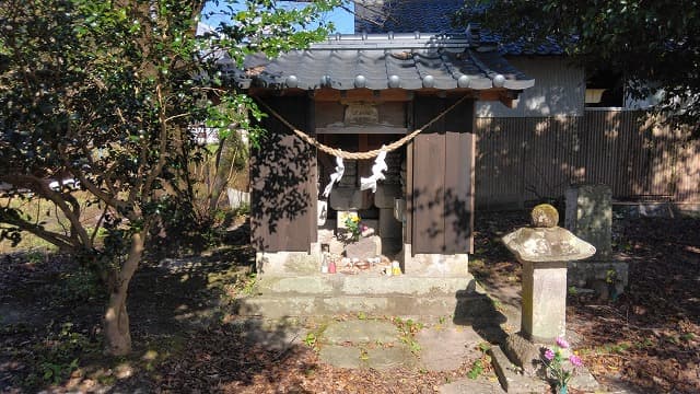 鹿児島県伊佐市の新納忠元の墓